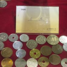 日本のコインが展示されています