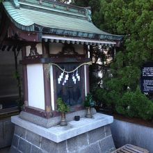 三囲神社摂社