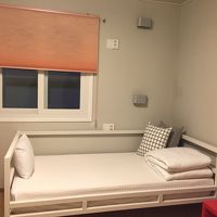 トリプルルーム　入口からすぐのベット