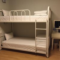 トリプルルーム　入口から左側のベット