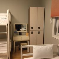 部屋の中央から見た部屋