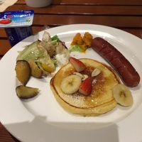 ３日目の朝食　パンケーキでした。ドリンクも充実してます。