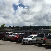 ロス　ドレス　フォー　レス出口から出たすぐの場所で撮影