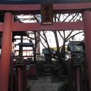 柳森神社の境内にあります