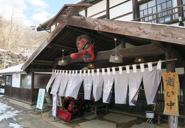 天狗のお出迎えがあるお蕎麦屋さん