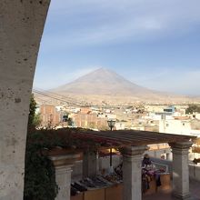 インディオたちが小物を売っています。