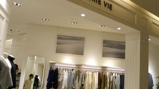 トゥモローランドの系列ショップです