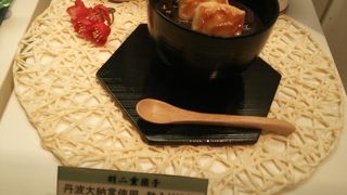 駅なかにあります