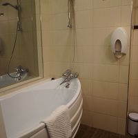 コンフォートダブル、なぜか部屋との間にマジックミラーが(笑