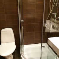 スタンダードダブルはシャワー、簡易なので真冬はツライかも