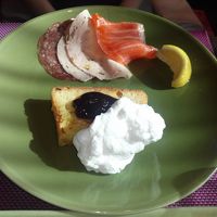 フレンチトーストにクリームとブルーベリー最高でした。