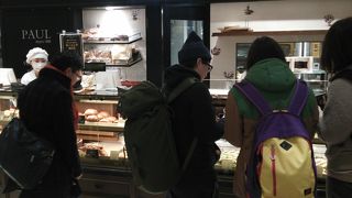 エキュート大宮 、美味しいパンで有名なPAUL