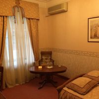 古風だが清潔な部屋