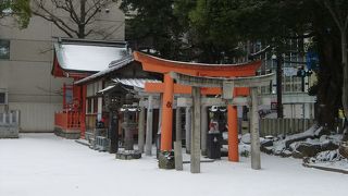 警固神社内に鎮座しています