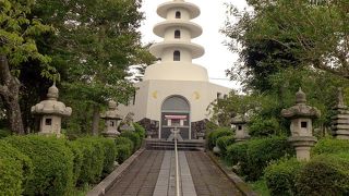 小室山公園　戦没殉難者慰霊塔