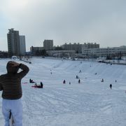 冬は雪ソリ場