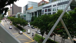 駅の上のショッピングセンター