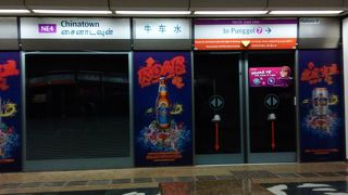 綺麗で賑やかな駅