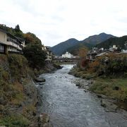 吉田川は水の町「郡上八幡」の中心を流れる美しい清流。