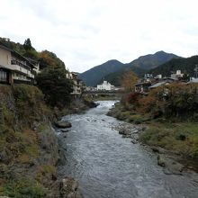 吉田川は水の町「郡上八幡」の中心を流れる清流です。