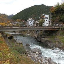 吉田川のせせらぎが聴こえてきます。