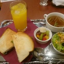 スープは具沢山でしたよ。