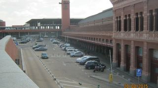 モダンな駅に改修されています。