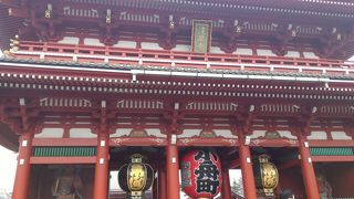 平日も参拝客がたくさん