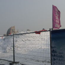 冬は雪遊びが出来るゾーンも設けられます（有料）