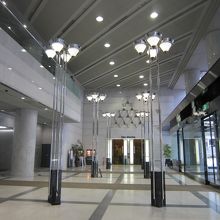 正面ホールと展望フロアへのエレベーター