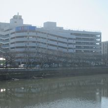 国道４号線埼葛橋から見る建物