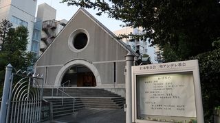 シンプルモダンな教会です