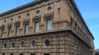 カルロス5世宮殿