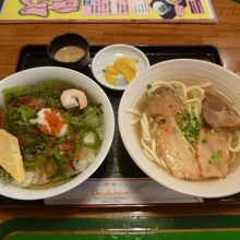 海ぶどう丼と宮古そばのセット。