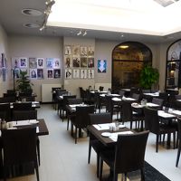 食事会場は1階フロント脇。広くて余裕です。