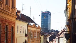 イェラチッチ広場の西から伸びる道路