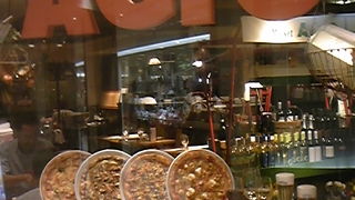 駅直結の南欧風レストラン