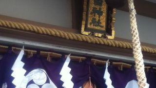 明治通り東側の住宅地にある神社