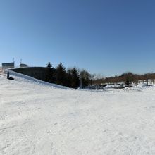 雪山でスノーチューブ遊び