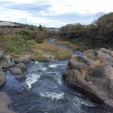 滝の落ちるところはこうなっています