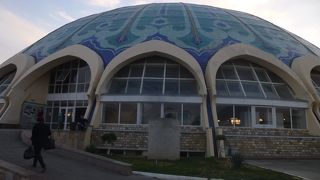 熱気あるバザール