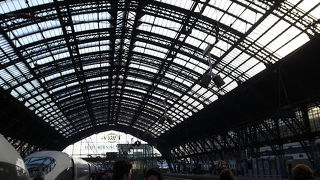 国際列車も多く、ドイツ西部の交通の要所