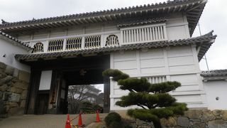 最も大きな門です