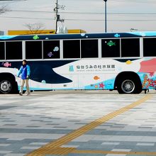 シャトルバス。水族館からの最終は15時。
