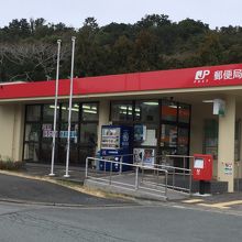 田曽浦集落にある宿田曽郵便局。