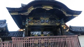 豪華装飾彫刻が見事