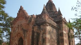 シュエサンドーパヤーのすぐ横。フレスコ画が残されています。