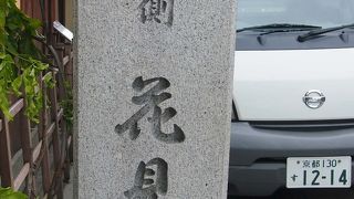 外国人観光客でごったがえす。