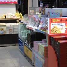 土産物売り場。通路も広々。