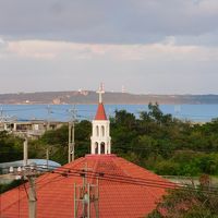 ベランダから見られた、海と伊良部島です。